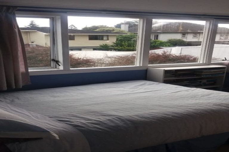 Photo of property in 37 Pukatea Street, Eastbourne, Lower Hutt, 5013