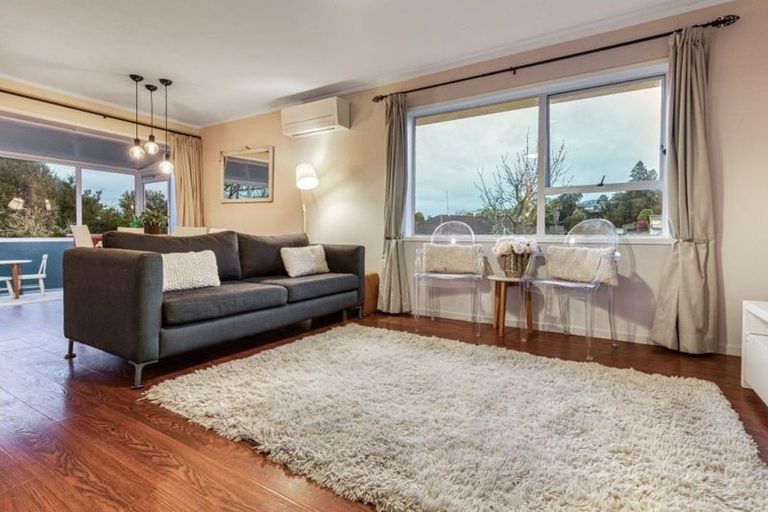 Photo of property in 2/13 Zita Maria Drive, Massey, Auckland, 0614