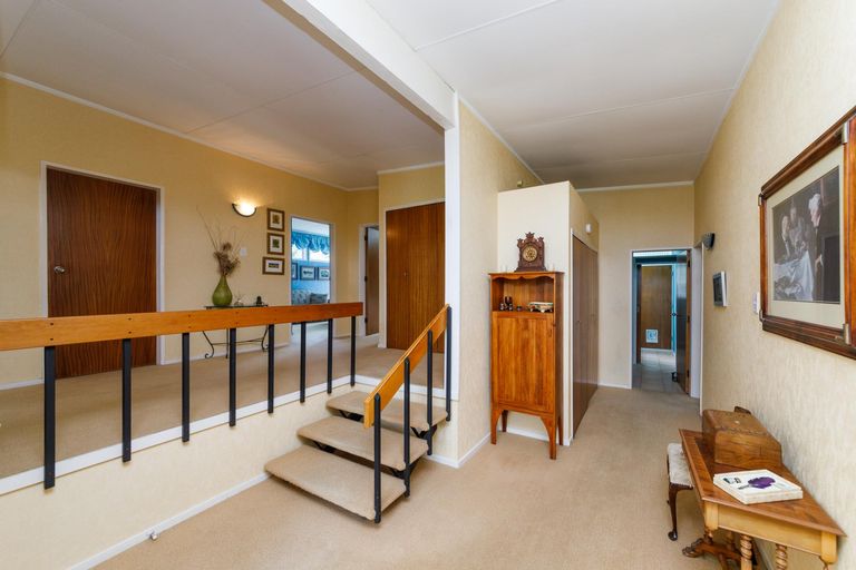 Photo of property in 16 Wikiriwhi Crescent, Awapuni, Palmerston North, 4412