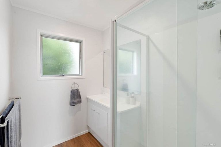 Photo of property in 2/28 Scarlock Avenue, Browns Bay, Auckland, 0630