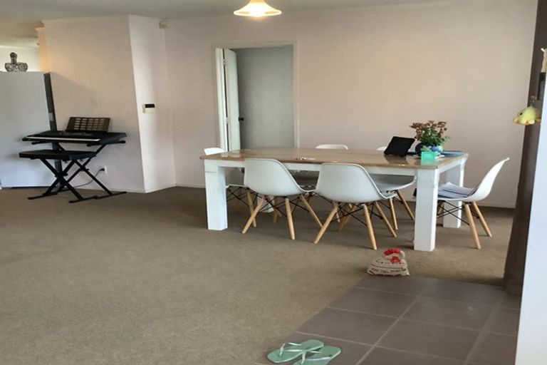 Photo of property in 1/8 Pupuke Road, Hillcrest, Auckland, 0627