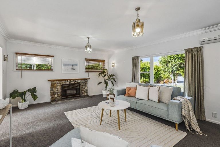 Photo of property in 6 Walton Avenue, Waikanae, 5036