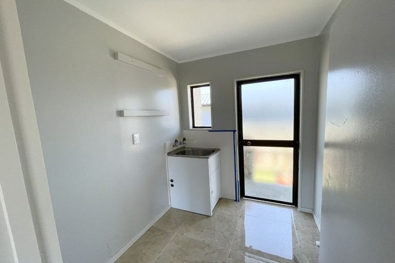 Photo of property in 2/14 Hatherley Place, Clendon Park, Auckland, 2103