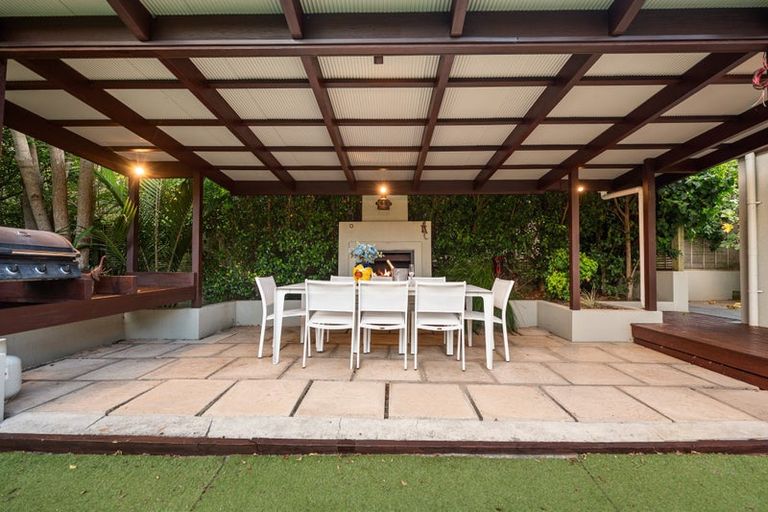 Photo of property in 38 Ravenstone Place, Chatswood, Auckland, 0626