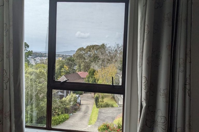 Photo of property in 2/74 Ayton Drive, Totara Vale, Auckland, 0629