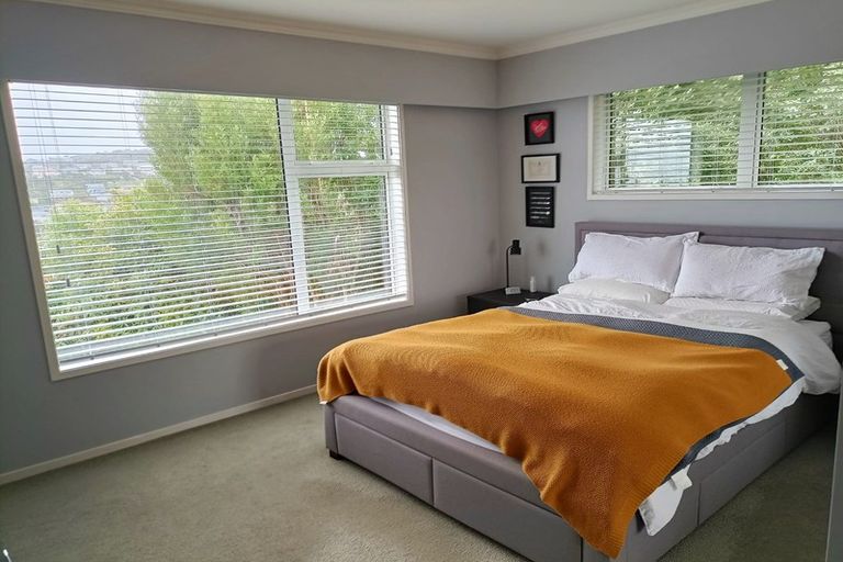 Photo of property in 42 Turville Crescent, Newlands, Wellington, 6037