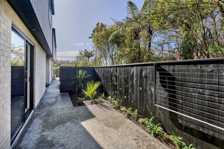 Photo of property in 17 Ara Toutouwai, Karori, Wellington, 6012