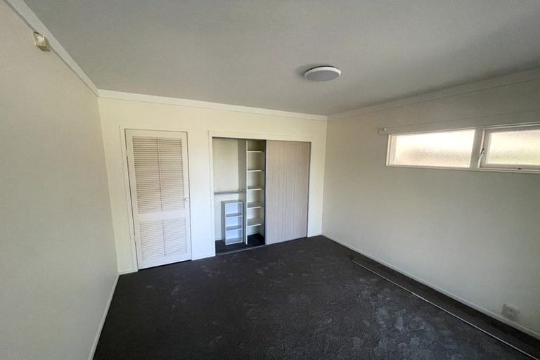 Photo of property in 63 Chelsea View Drive, Chatswood, Auckland, 0626