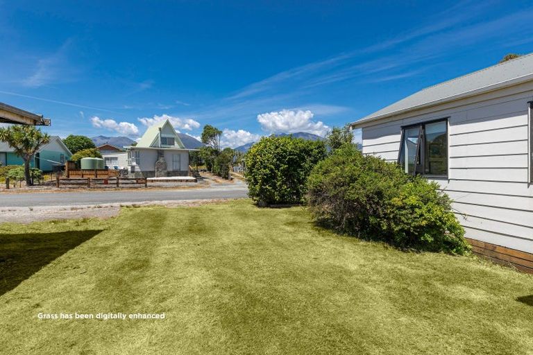 Photo of property in 9 Johnston Crescent, Haast, 7886