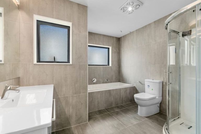 Photo of property in 104 Godfrey Drive, Orewa, 0931