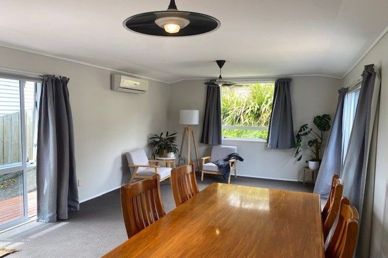 Photo of property in 91 Awanui Street, Merrilands, New Plymouth, 4312
