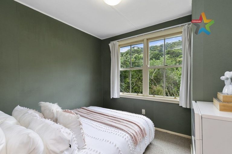 Photo of property in 16 Victory Avenue, Karori, Wellington, 6012