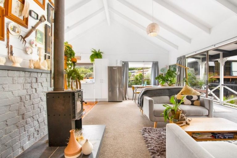 Photo of property in 265 Motutara Road, Muriwai, Waimauku, 0881