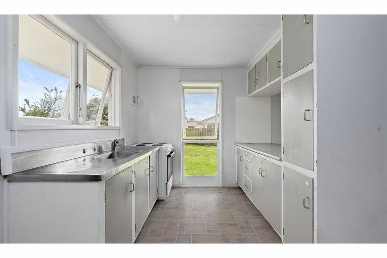 Photo of property in 42 Hamilton Drive, Waiuku, 2123