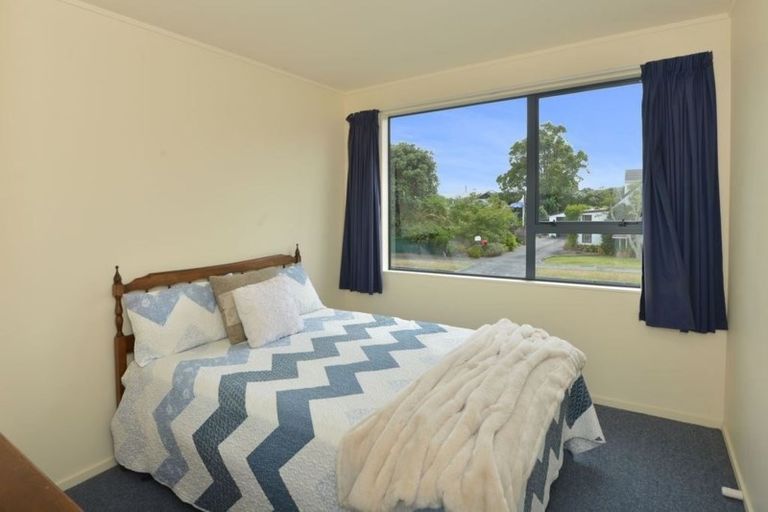 Photo of property in 33 Shearwater Street, One Tree Point, 0118