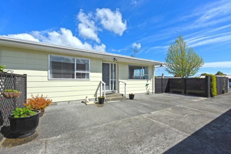 Photo of property in 28a Roband Crescent, Brown Owl, Upper Hutt, 5018