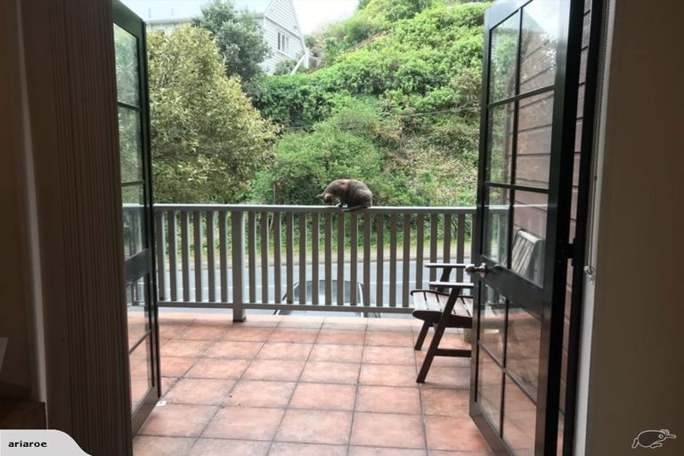 Photo of property in 18 Melrose Road, Island Bay, Wellington, 6023