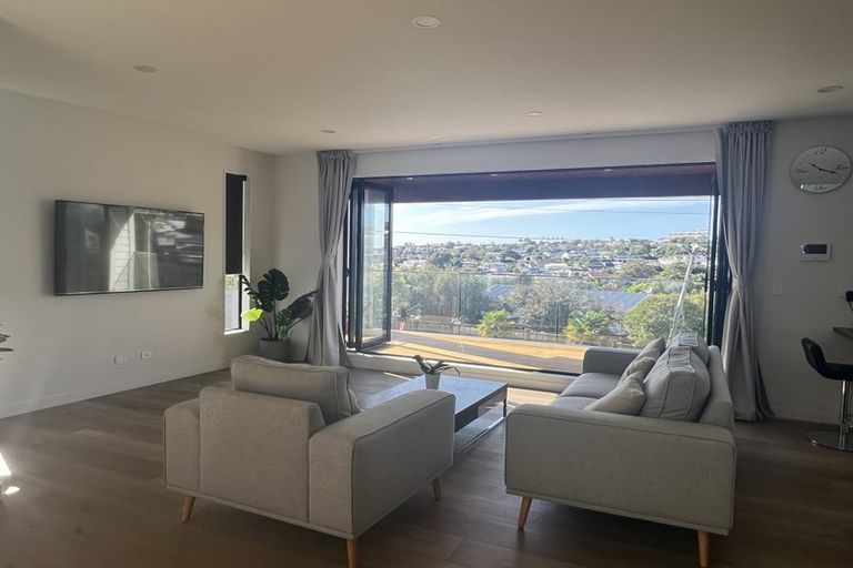 Photo of property in 26 Kiteroa Terrace, Rothesay Bay, Auckland, 0630