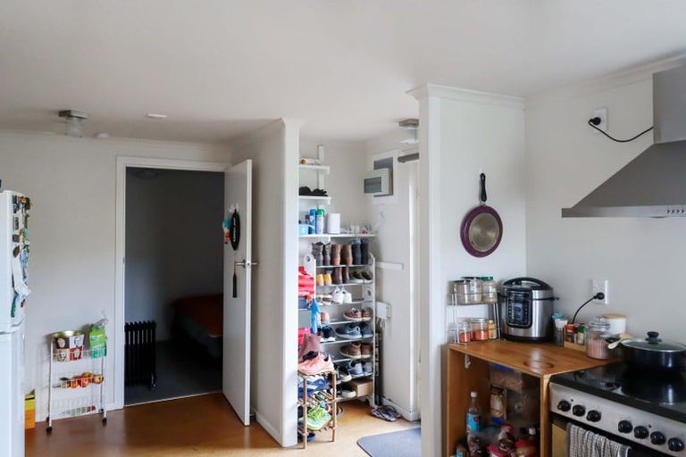 Photo of property in 140 The Ridgeway, Mornington, Wellington, 6021