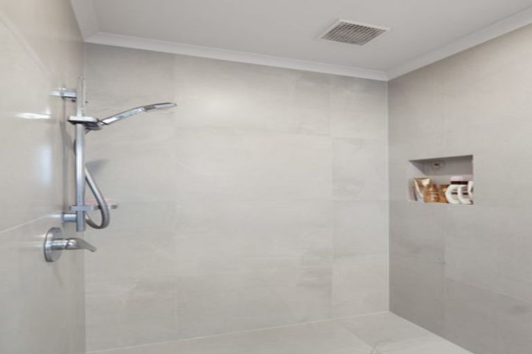 Photo of property in 64 Darlington Street, Ngatea, 3503