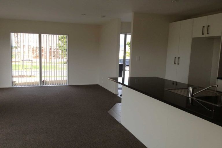 Photo of property in 75 Popokatea Drive, Takanini, 2112