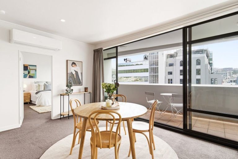 Photo of property in 17 Kent Terrace - Kent Apartments, 7e/16 Kent Terrace, Mount Victoria, Wellington, 6011