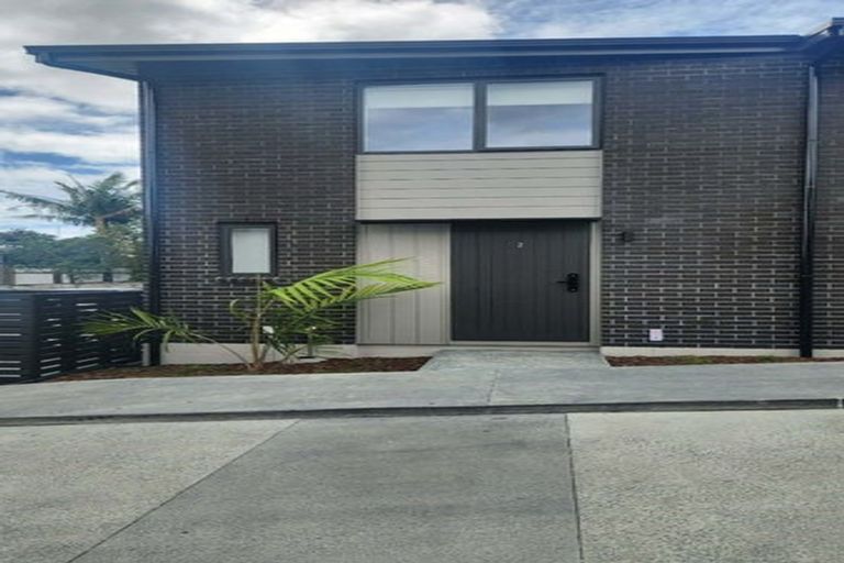 Photo of property in 2/19 Roberts Road, Glenfield, Auckland, 0629