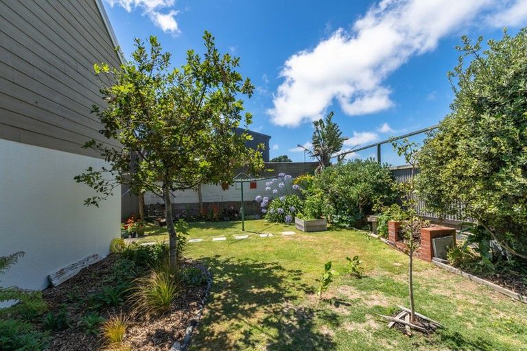 Photo of property in 7/23 Tireti Road, Titahi Bay, Porirua, 5022