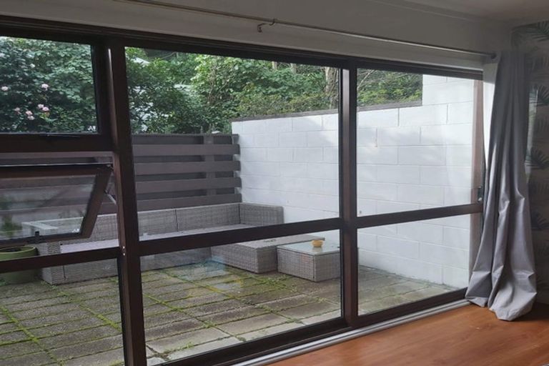 Photo of property in 2/249 Muritai Road, Eastbourne, Lower Hutt, 5013