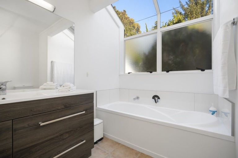 Photo of property in 2/674l Ranginui Road, Welcome Bay, Tauranga, 3175