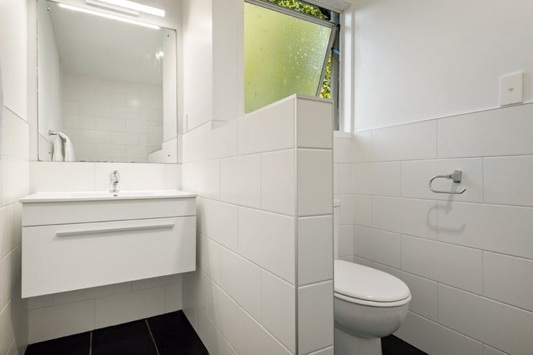 Photo of property in 10 Gurnard Road, Stillwater, Silverdale, 0993