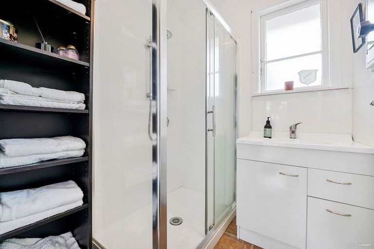 Photo of property in 2 Burlington Place, Manurewa, Auckland, 2102