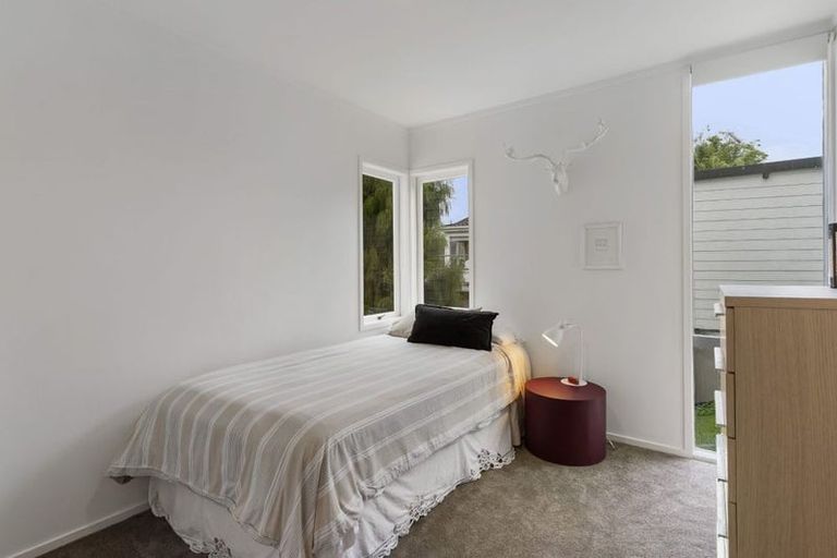 Photo of property in 21 Vienna Place, Birkenhead, Auckland, 0626