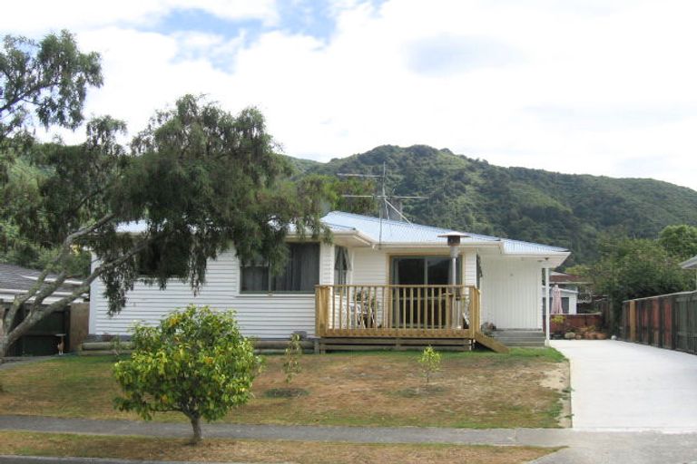 Photo of property in 15 Kentucky Street, Totara Park, Upper Hutt, 5018