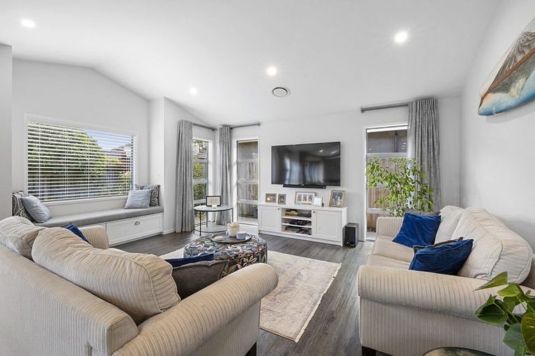 Photo of property in 7 Tupare Place, Highlands Park, New Plymouth, 4312