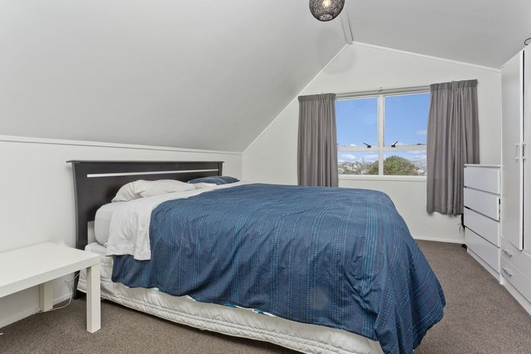 Photo of property in 1/28 Glen Vista Place, Bayview, Auckland, 0629