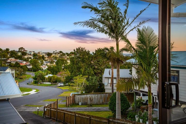 Photo of property in 2/22 Elizabeth Drive, West Harbour, Auckland, 0618