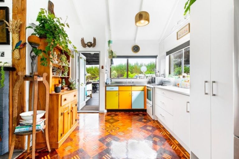 Photo of property in 265 Motutara Road, Muriwai, Waimauku, 0881