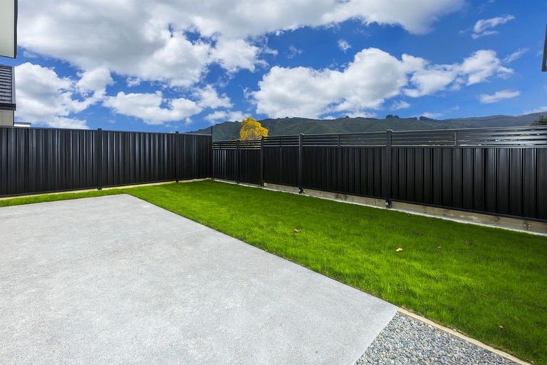 Photo of property in 7 Thornbury Lane, Timberlea, Upper Hutt, 5018