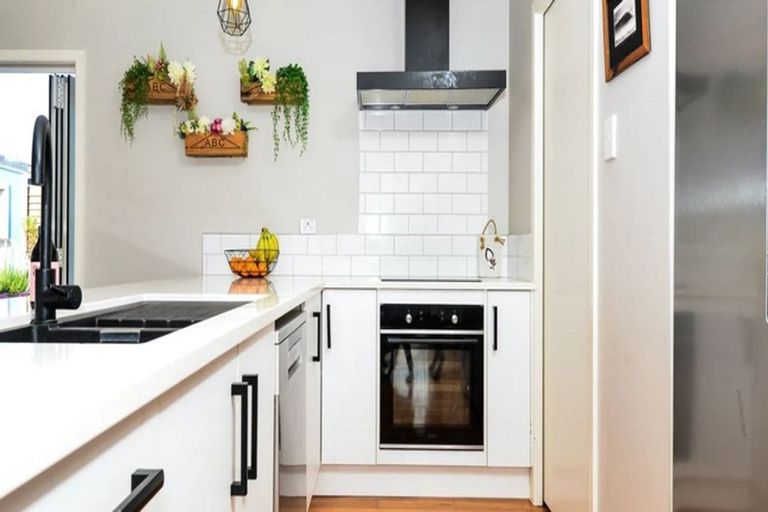 Photo of property in 10 Vardon Road, St Andrews, Hamilton, 3200