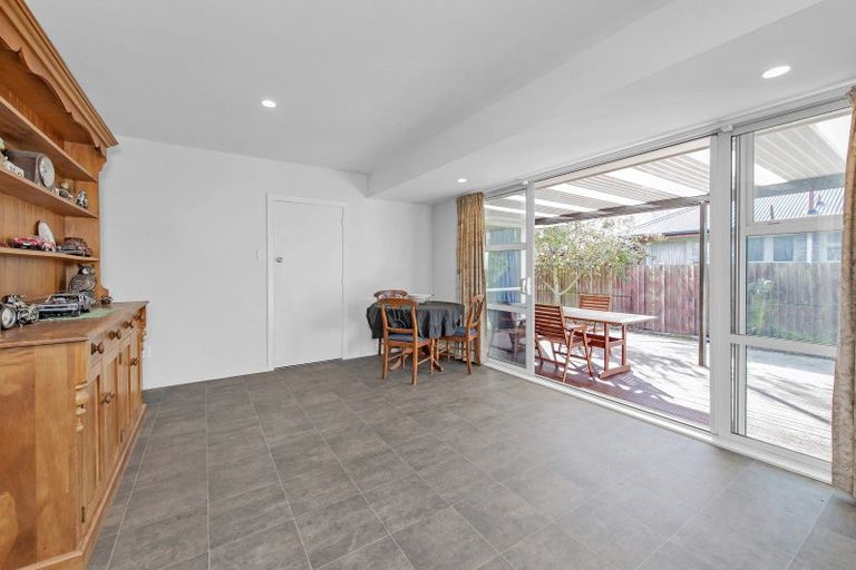 Photo of property in 15 Frensham Crescent, Woolston, Christchurch, 8062
