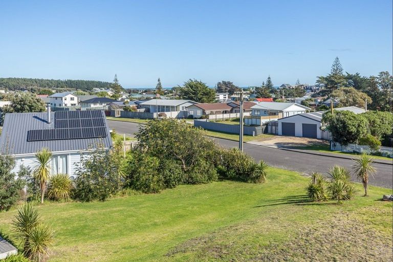 Photo of property in 74 Kahukura Avenue, Waitarere Beach, Levin, 5510