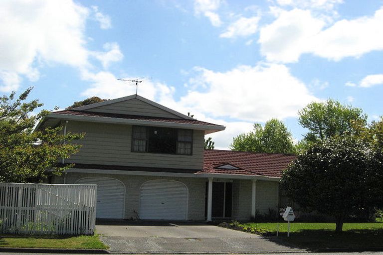 Photo of property in 14 Witbrock Crescent, Burnside, Christchurch, 8053