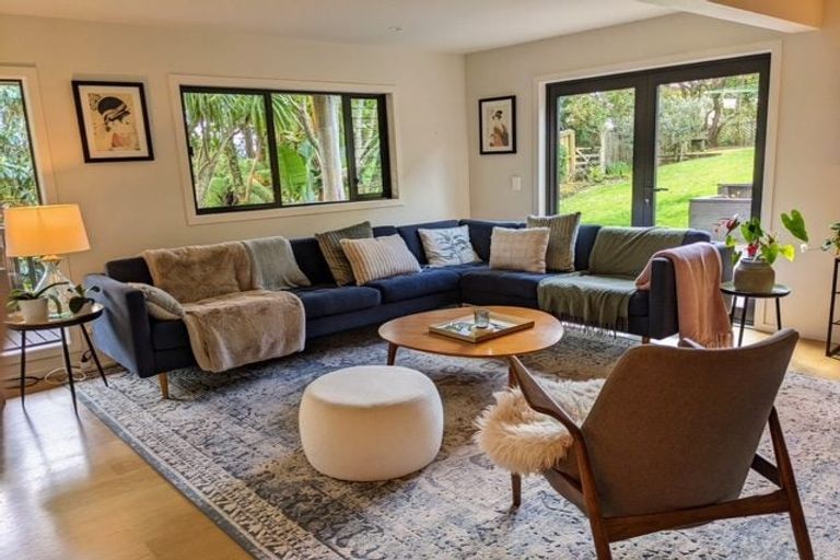 Photo of property in 9 Maori Hut Road, Red Beach, 0932
