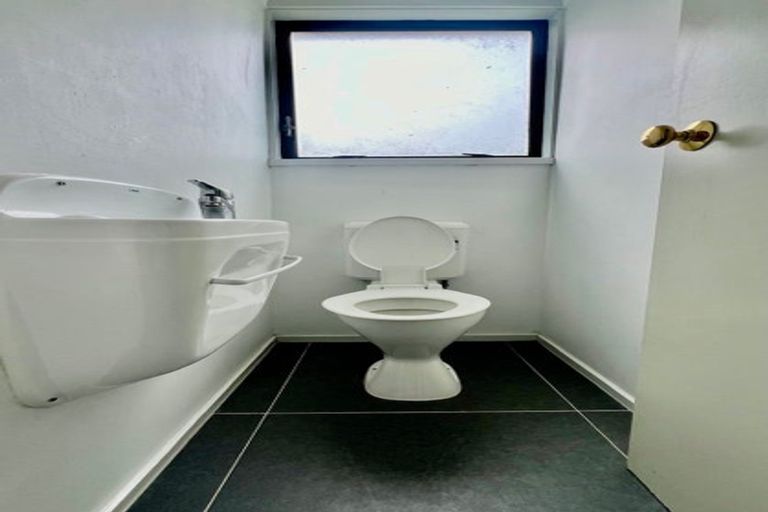 Photo of property in 20 Caspian Close, New Lynn, Auckland, 0600