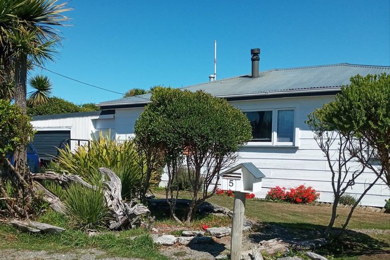 Property details for 5 Bluecliffs Beach Road, Papatotara, Tuatapere, 9691