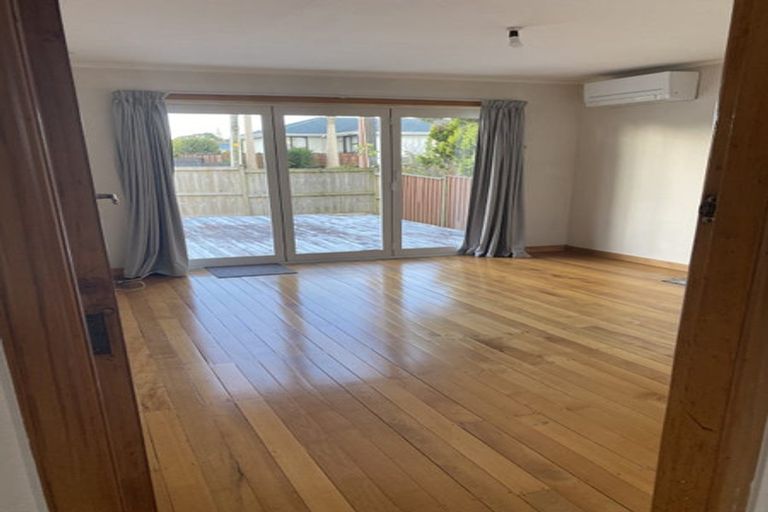 Photo of property in 1/15 Tane Street, New Lynn, Auckland, 0600