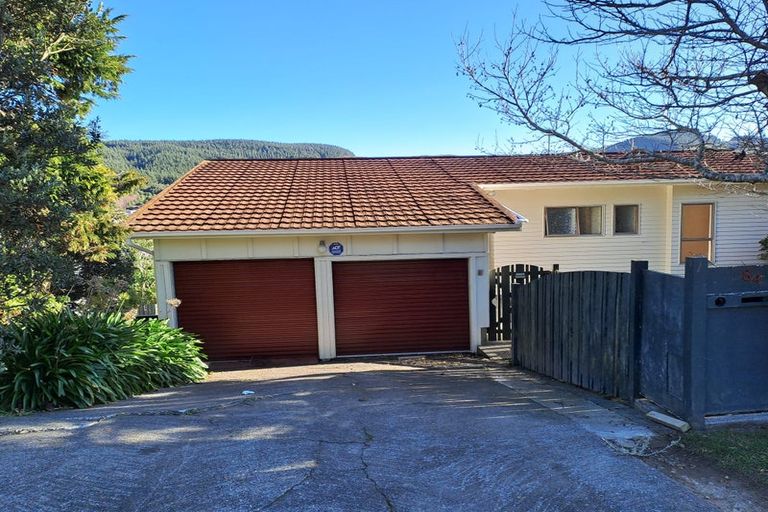 Photo of property in 84 Taylor Terrace, Tawa, Wellington, 5028