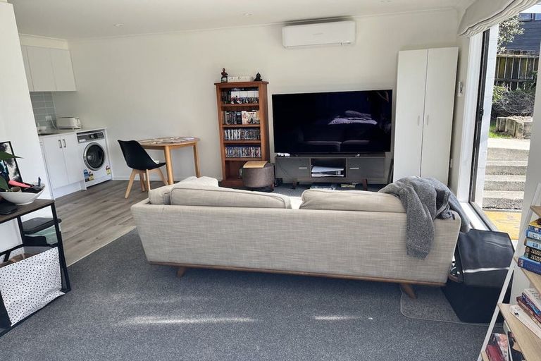 Photo of property in 132 Colwill Road, Massey, Auckland, 0614