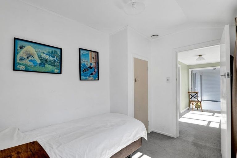 Photo of property in 40 Turakina Street, Merrilands, New Plymouth, 4312